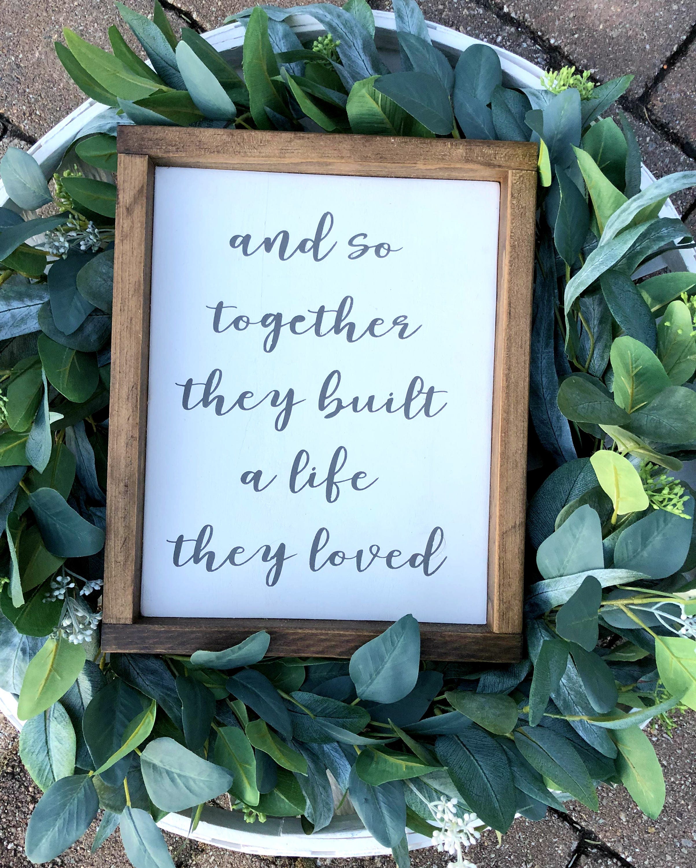 Alnicov Holzschild "Together And So Together They Built A Life They Love" - Rustikale Wanddekoration 41x16cm